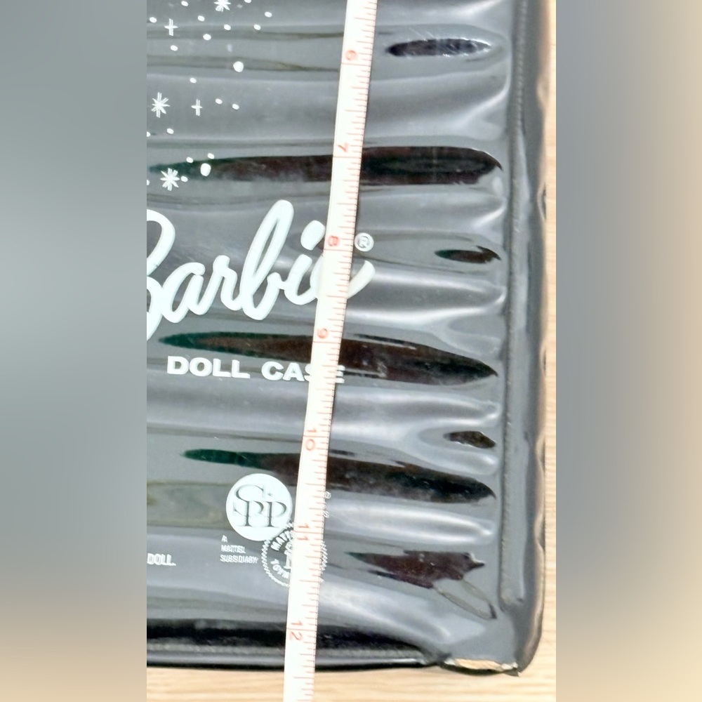 VINTAGE BARBIE MATTEL
BLACK DOLL CARRYING
CASE VIVID BOLD COLORS
COLLECTIBLE - Picture 15 of 16